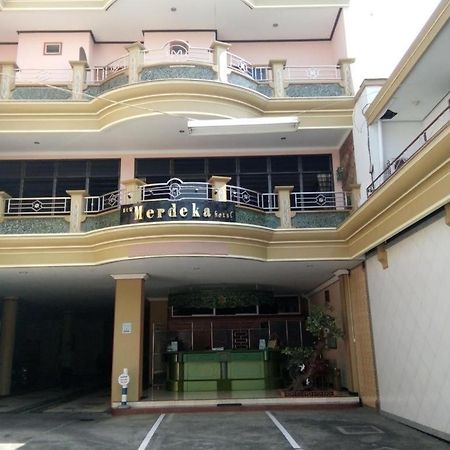 New Merdeka Hotel Jembel Eksteriør bilde