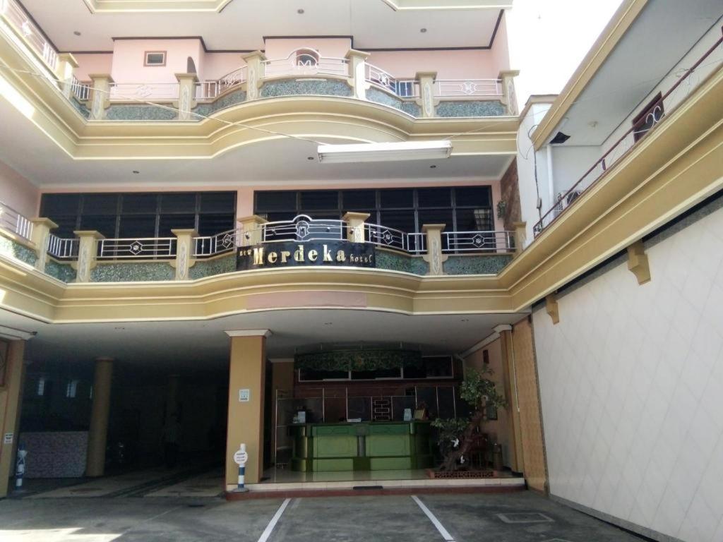 New Merdeka Hotel Jembel Eksteriør bilde