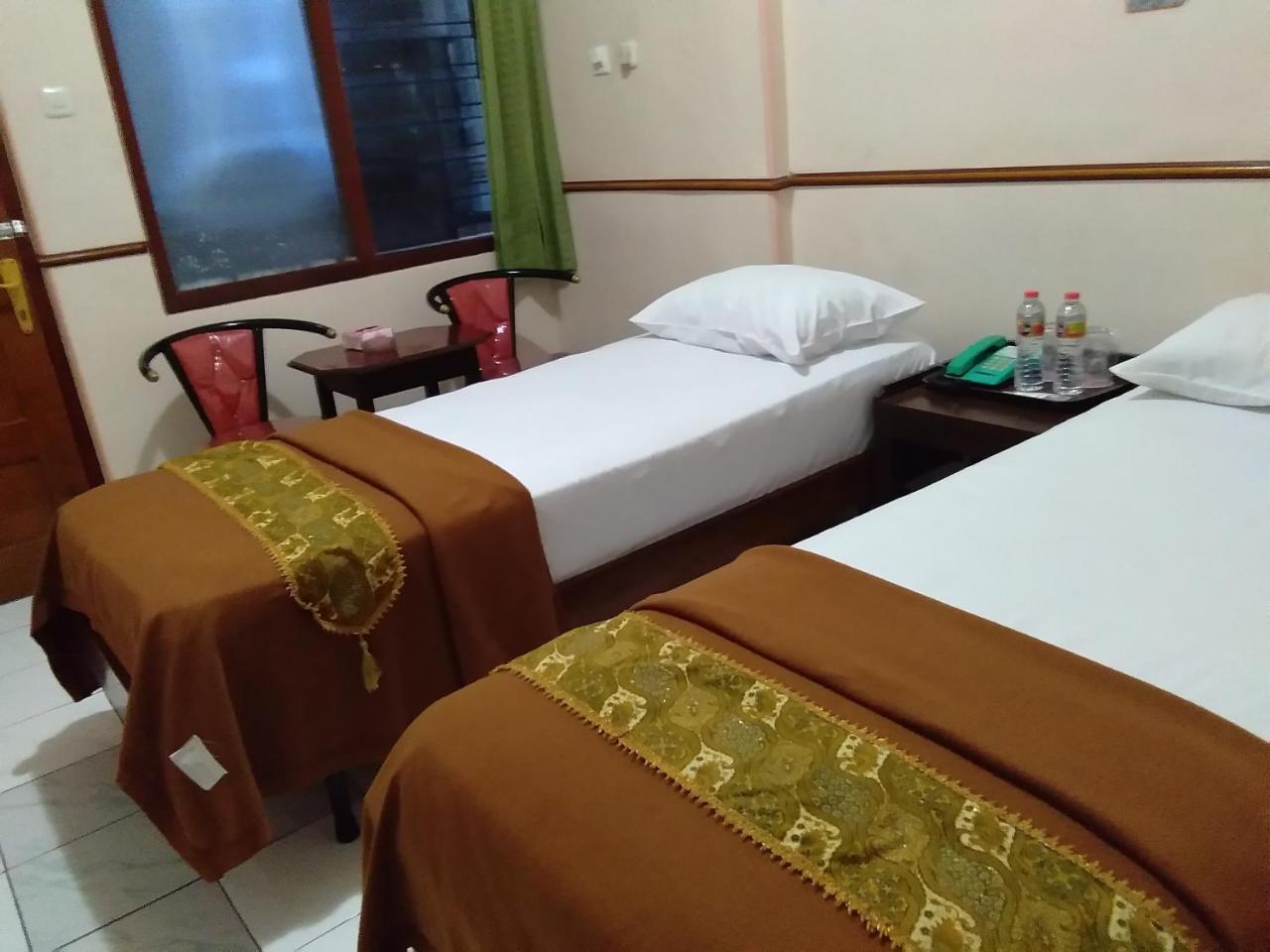 New Merdeka Hotel Jembel Eksteriør bilde