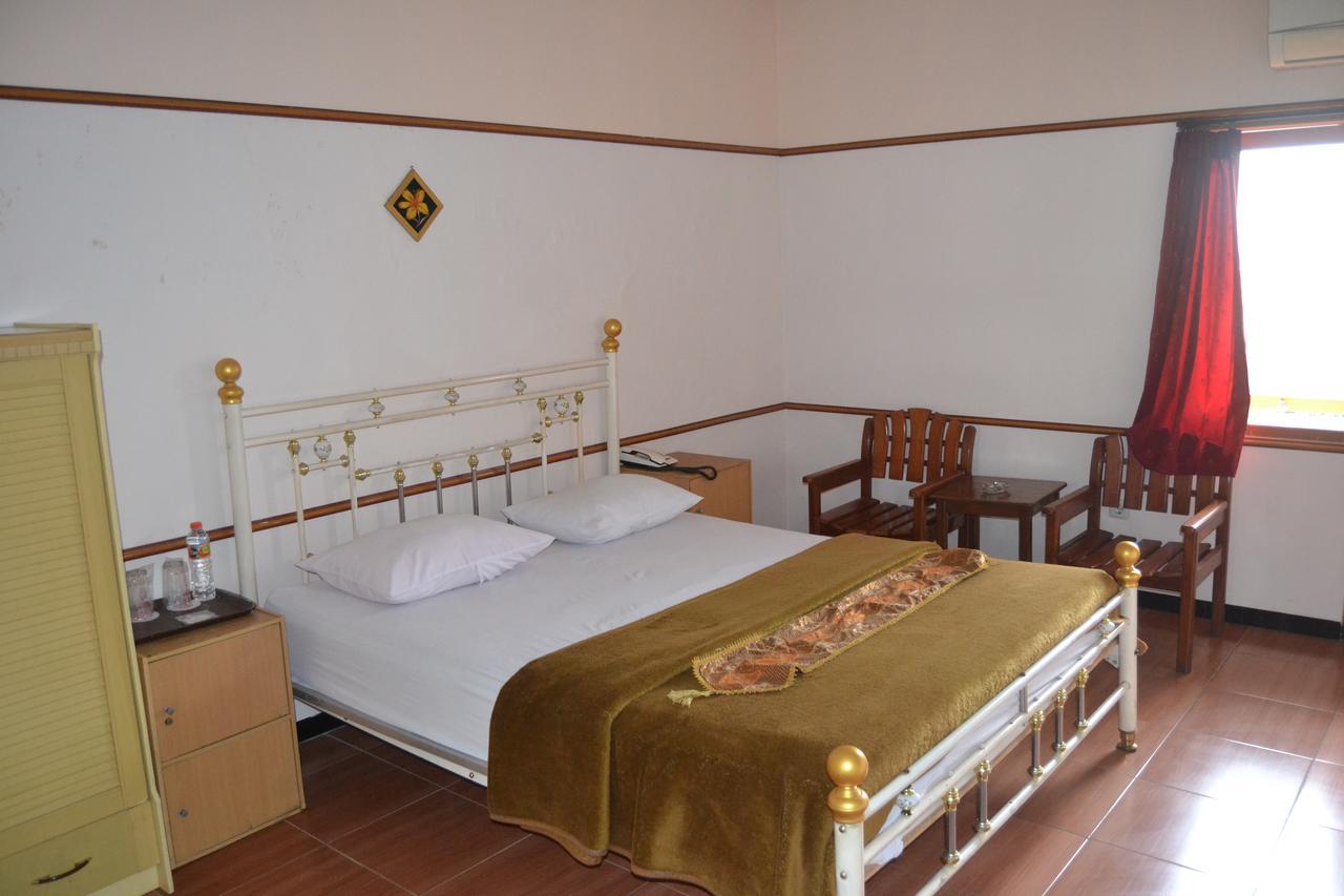 New Merdeka Hotel Jembel Eksteriør bilde