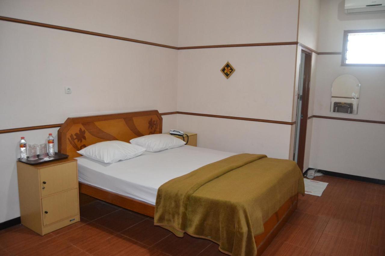 New Merdeka Hotel Jembel Eksteriør bilde